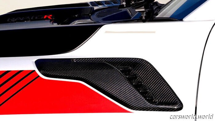 Единственное, что пожирает 900‑сильный Ford Raptor R — здравый смысл | Carscoops